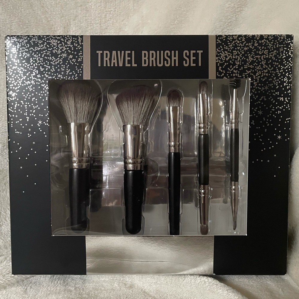 BRAND NEW Travel Brush Set